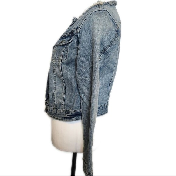 Chaps Light Wash Denim Jean Jacket, 5 Buttons, Raw Hem Collar, Sz Small - Picture 2 of 9